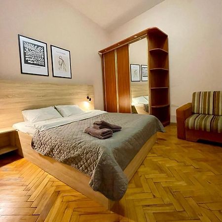 Romantic Apartments - City Center 5 15 Lviv Exterior photo